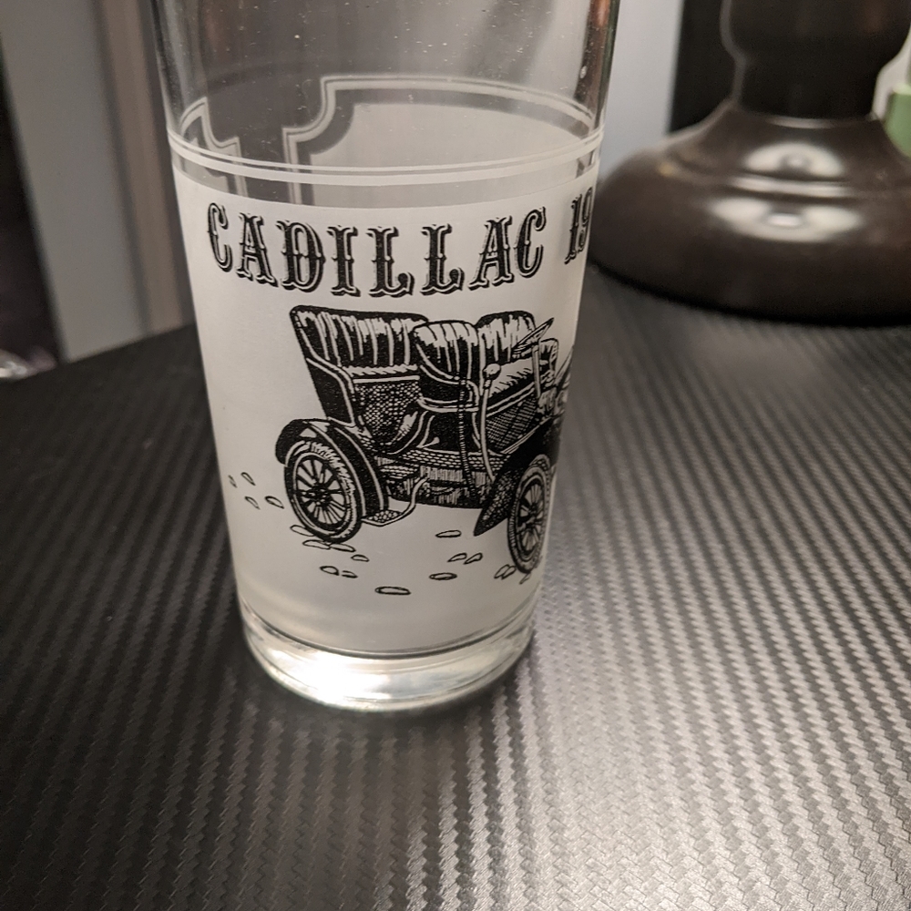 Cadillac 1907 Glass